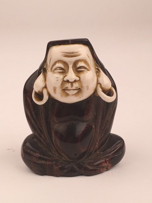 Carved netsuke figure. (1 of 2)