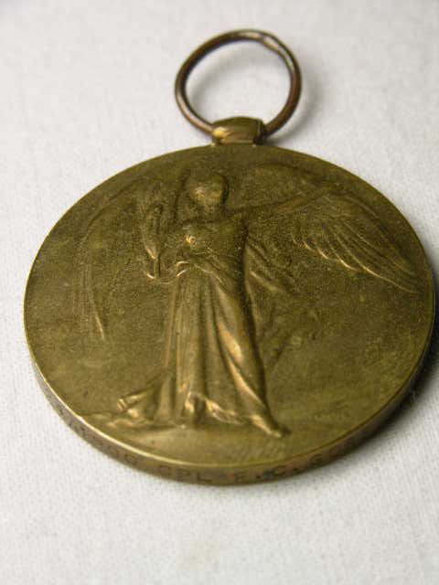BRITISH SILVER WW I MEDAL 1914-1918 ALONG WITH IT