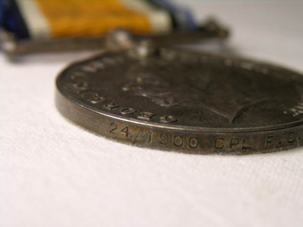 BRITISH SILVER WW I MEDAL 1914-1918 ALONG WITH IT - 5