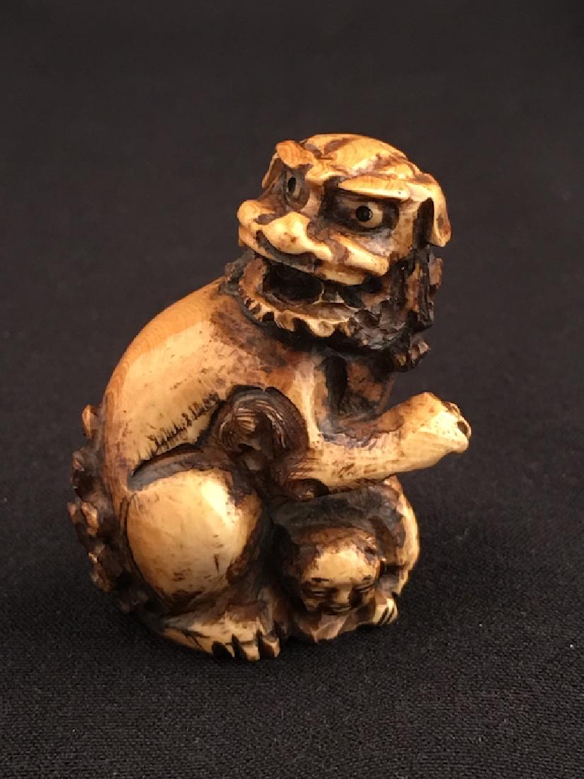 Japanese carved Netsuke of a mad dog. Signed. Height 1 (1 of 5)