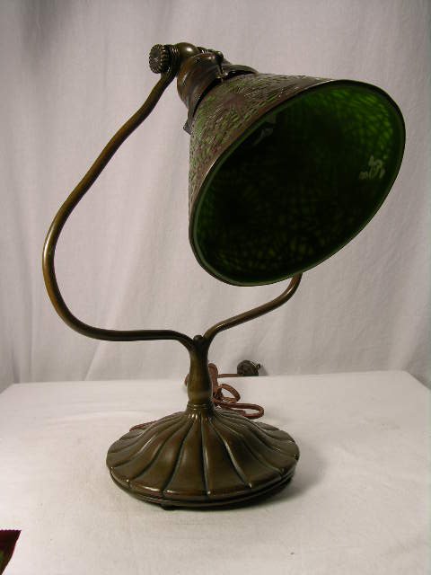 TIFFANY STUDIOS "PINE NEEDLE" DESK LAMP. GREEN CO - 3