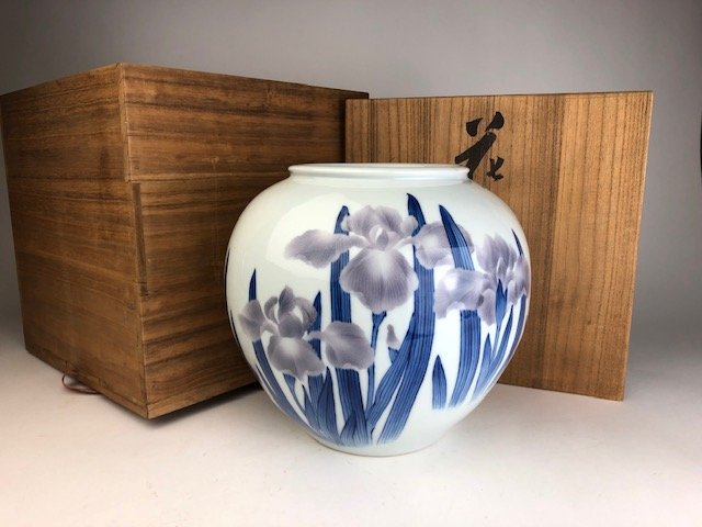 A beautiful Makuzu Kozan porcelain vase presented with (1 of 9)