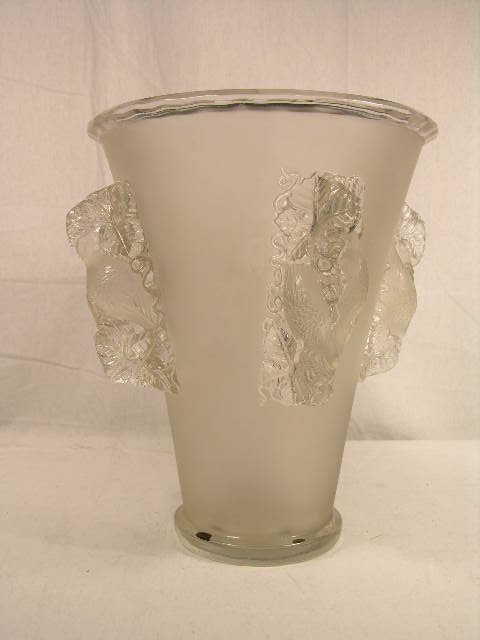 LALIQUE VASE. FRANCE. "SAINT EMILION" IN CLEAR G