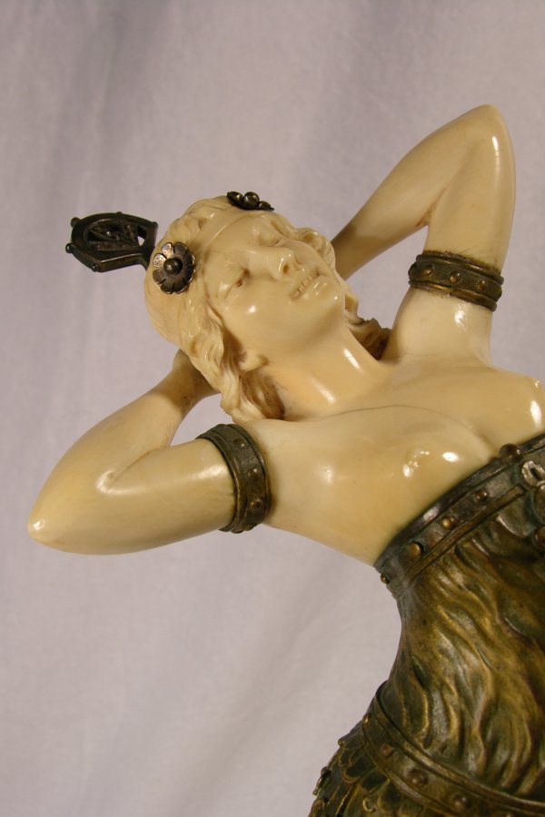 FUGEURE: BRONZE AND CARVED FIGURE. - 2