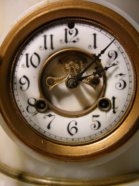 BRONZE AND CARVED MANTEL CLOCK. - 2