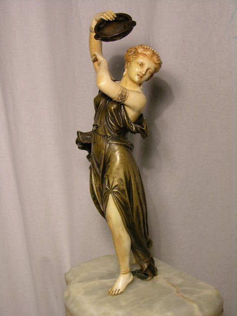 BRONZE AND CARVED MANTEL CLOCK. - 3