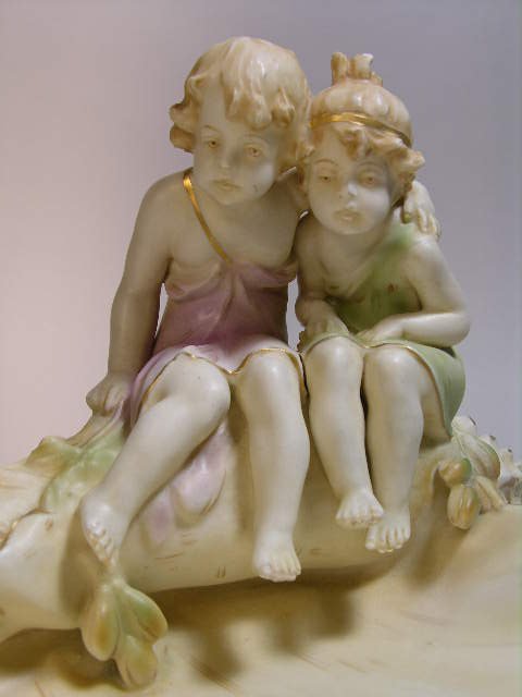 ROYAL VIENNA WAHLISS CENTERPIECE. - 2