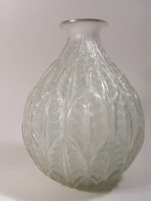 R. LALIQUE "MALESHERBES" VASE.