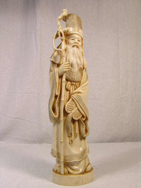 ANTIQUE CHINESE CARVING OF A WISE MAN WITH A SCR