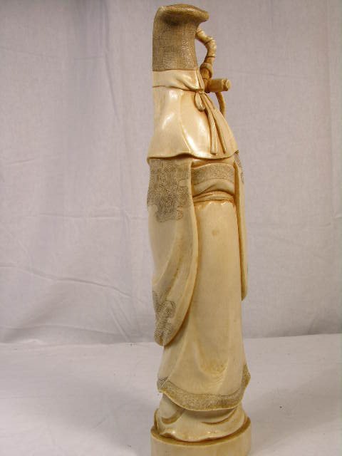 ANTIQUE CHINESE CARVING OF A WISE MAN WITH A SCR - 3