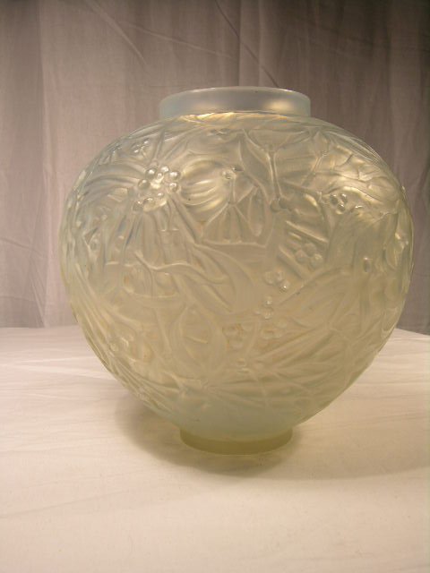 R. LALIQUE "GUI" VASE. IN OPALESCENT GLASS. HEI