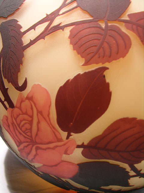 MULLER FRES VASE. A LARGE CAMEO VASE SIGNED "MU - 2