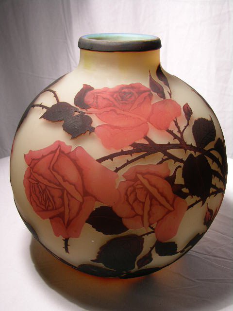 MULLER FRES VASE. A LARGE CAMEO VASE SIGNED "MU - 3
