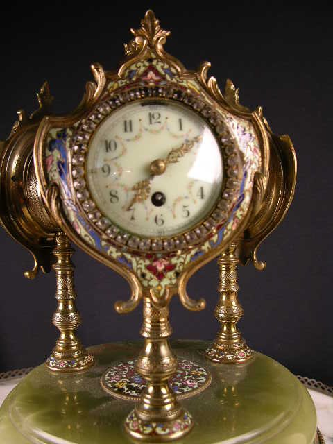 THREE FACE CLOCK. - 2