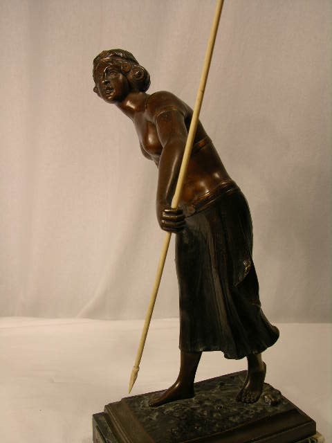 BRONZE CARVED FIGURE OF A FEMALE WARRIOR. - 6