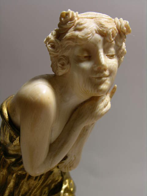 GORI:CARVED FEMALE FIGURE. - 2