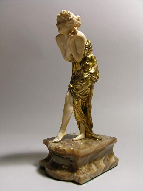 GORI:CARVED FEMALE FIGURE. - 3