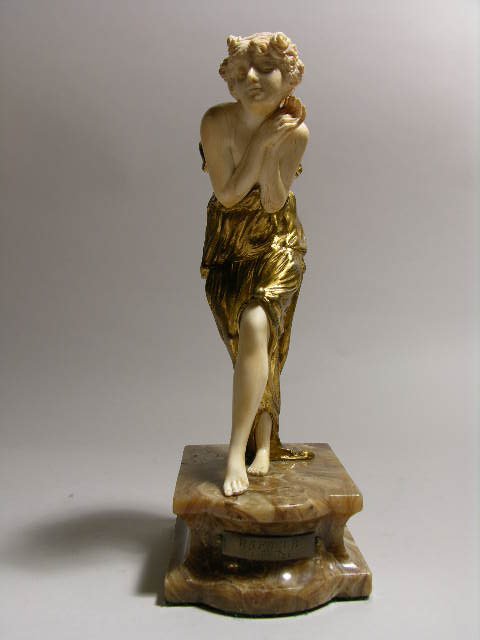 GORI:CARVED FEMALE FIGURE. - 4