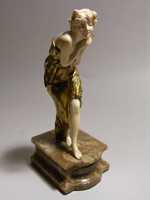 GORI:CARVED FEMALE FIGURE. - 8