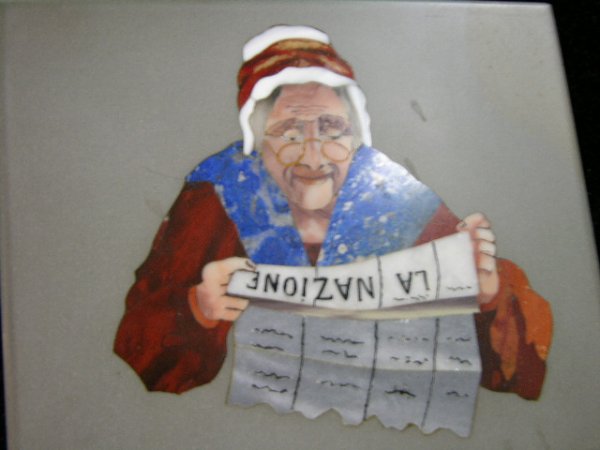 PIETRA DURA PLAQUE OF AN OLD WOMAN WEARING ROUND - 2