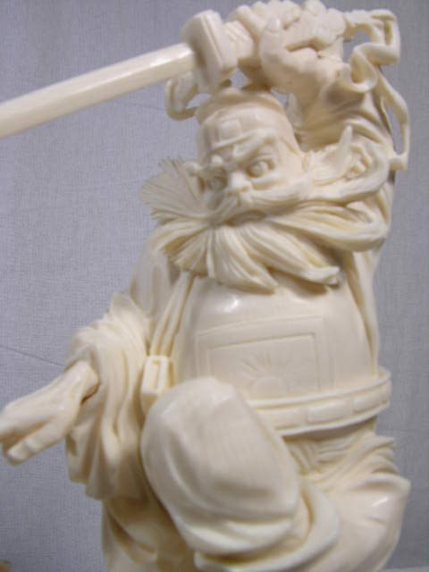 ANTIQUE CHINESE CARVING OF THREE FIGURES. A LARG - 4