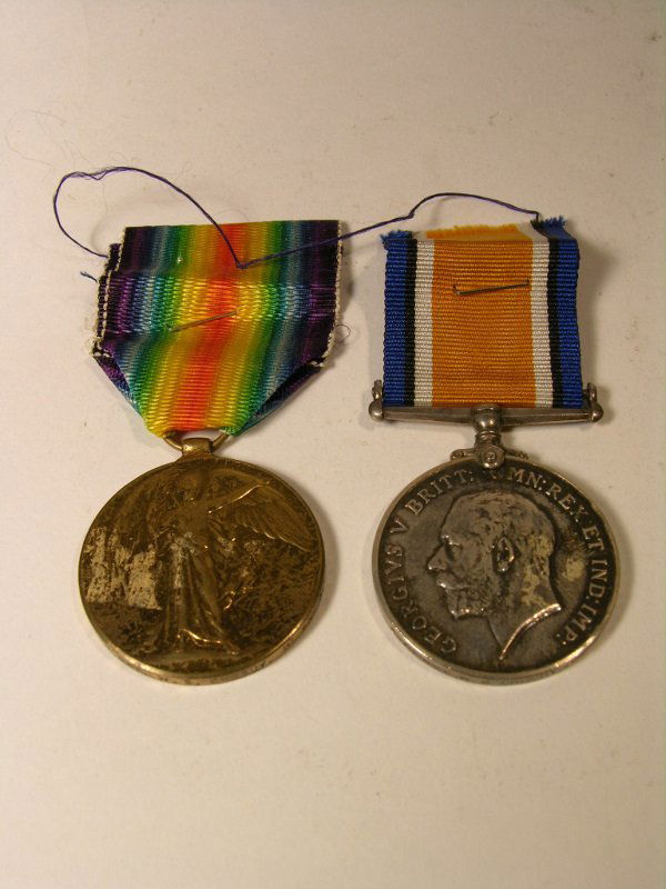 BRITISH SILVER WW I MEDAL 1914-1918: BRITISH SILVER WW I MEDAL 1914-1918 ALONG WITH IT COUNTERPART A BRONZE VICTORY MEDAL. THE SILVER MEDAL FRONT IS A BUST OF KING GEORGE V AND THE BACK IS A SOLDIER ON HORSE WITH DATES 1914-1918. THE LAC