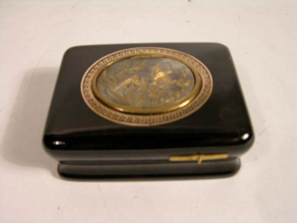 SINGING BIRD BOX.: BIRD BOX ALL ORIGINAL GUARANTEED ANTIQUE. T SHELL WITH A SILVER LID CHASED WITH TWO SMALL BIRDS. THE SMALL BIRD WITH GREEN BLUE AND BLACK WINGS COMES UP AND SINGS AND FLAPS HIS WINGS.LENGTH 3 1/2". DE