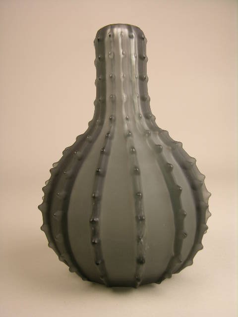 R. LALIQUE "DENTELE" VASE.