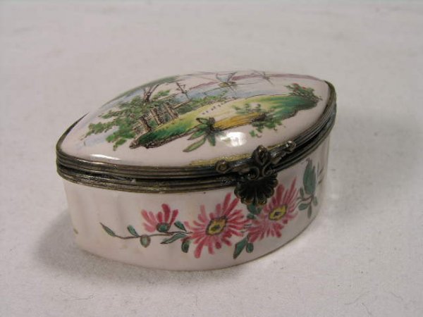 SNUFF BOX WITH A OCEAN AND SHIP AN A WATER SCENE.