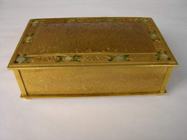 TIFFANY STUDIOS "XX" (DOUBLE X) BOX.: A VERY RARE TIFFANY STUDIOS "XX" (DOUBLE X) BOX.PROPERLY STAMPED "LOUIS C. TIFFANY FURNACES INC. FAVIRLE".LENGTH 6 1/4" DEPTH 3 3/4". HEIGHT 2". CIRCA 1920.