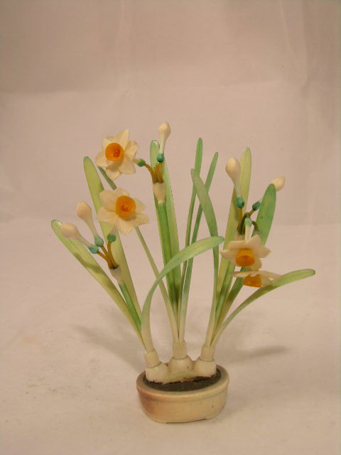 IVORY BEAUTIFUL JAPANESE "IKEMONO" FLOWERS. SIGNE: IVORY BEAUTIFUL JAPANESE "IKEMONO" FLOWERS. SIGNED. HEIGHT 6". WE WILL NOT SHIP OUTSIDE THE UNITED STATES IN ACCORDANCE WITH E BAY POLICIES AND LOCAL AND NATIONAL REGULATIONS.
