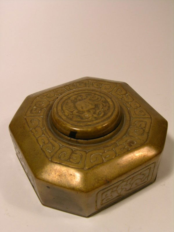 TIFFANY STUDIOS "ZODIAC" INK WELL.: TIFFANY STUDIOS "ZODIAC" INKWELL. PROPERLY STAMPED TIFFANY STUDIOS NEW YORK 842.CIRCA 1920. LENGTH 4 ". DEPTH 4".