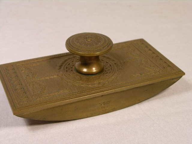 TIFFANY STUDIOS INK BLOTTER IN THE ADAMS PATTERN.: TIFFANY STUDIOS INK BLOTTER IN THE ADAMS PATTERN. STAMPED TIFFANY STUDIOS NEW YORK 1784. CIRCA 1910.