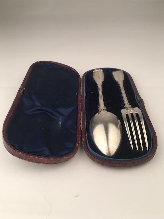 Halmarked English silver spoon and fork with case. (1 of 7)