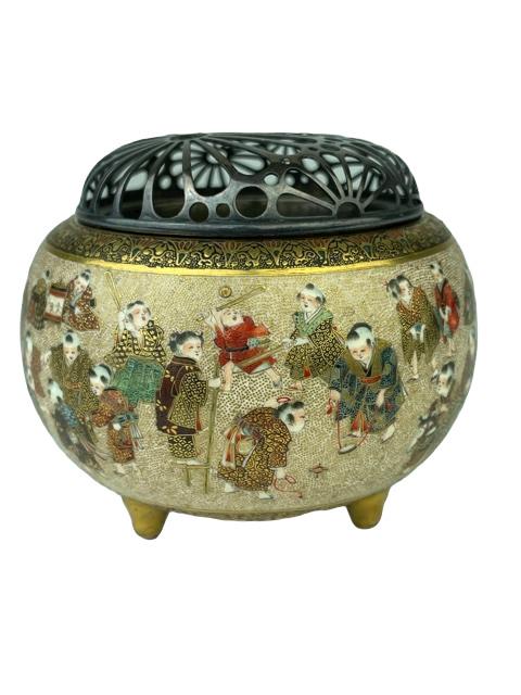 A FINE SATSUMA INCENSE BURNER. MEIJI ERA (1868-1912) (1 of 7)