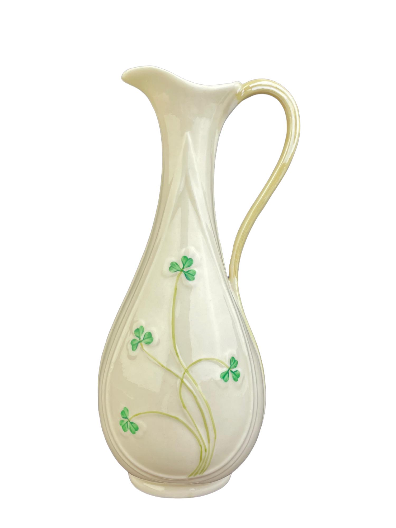 Vintage Belleek Ireland Shamrock clover vase. (1 of 6)