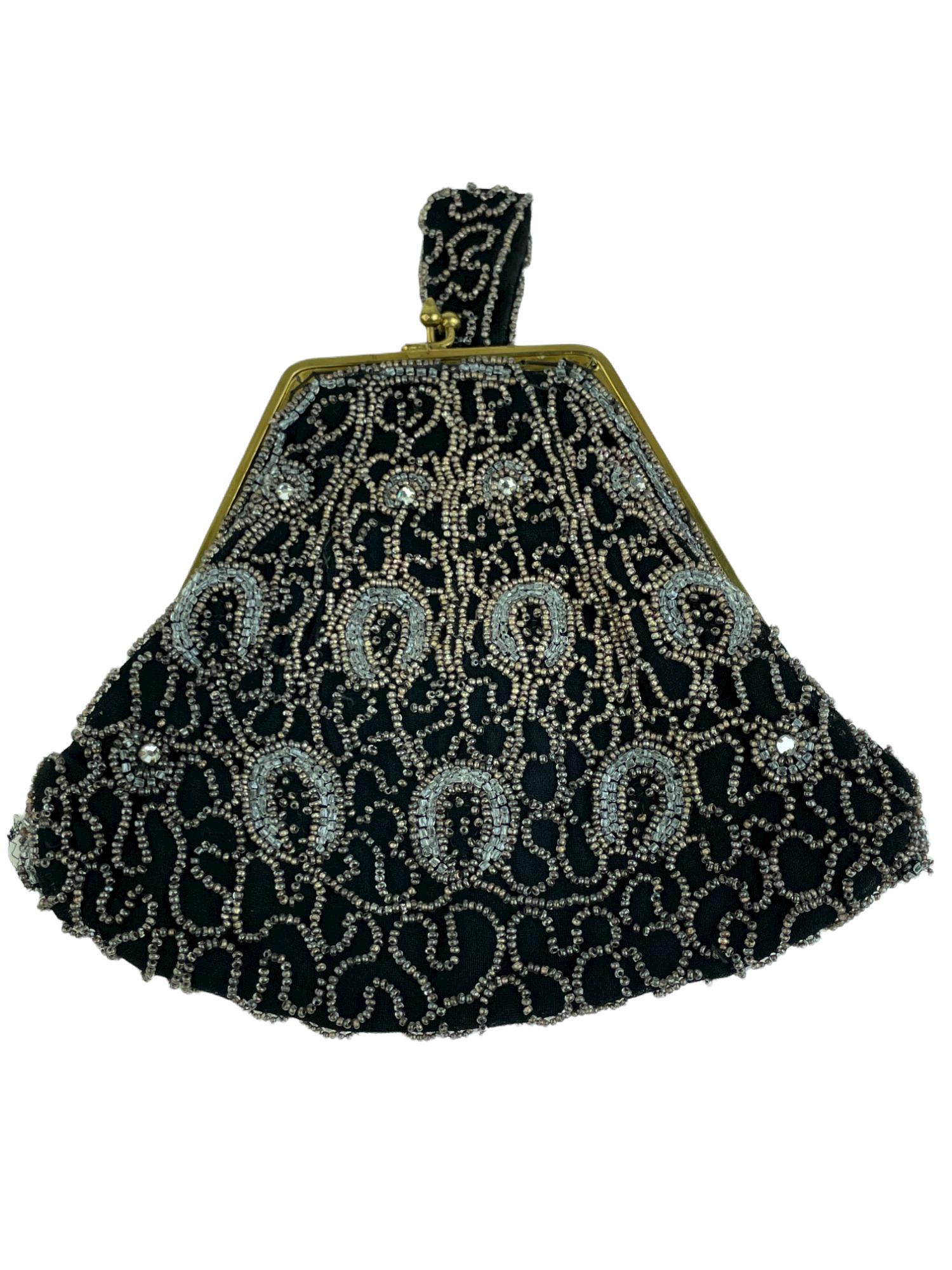 Antique beaded flapper change purse. (1 of 3)