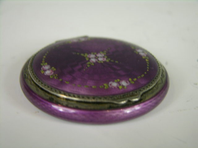 SILVER AND ENAMELED COMPACT.: A SILVER AND PURPLE ENAMELED COMPACT. DIAMETER 2 1/8".