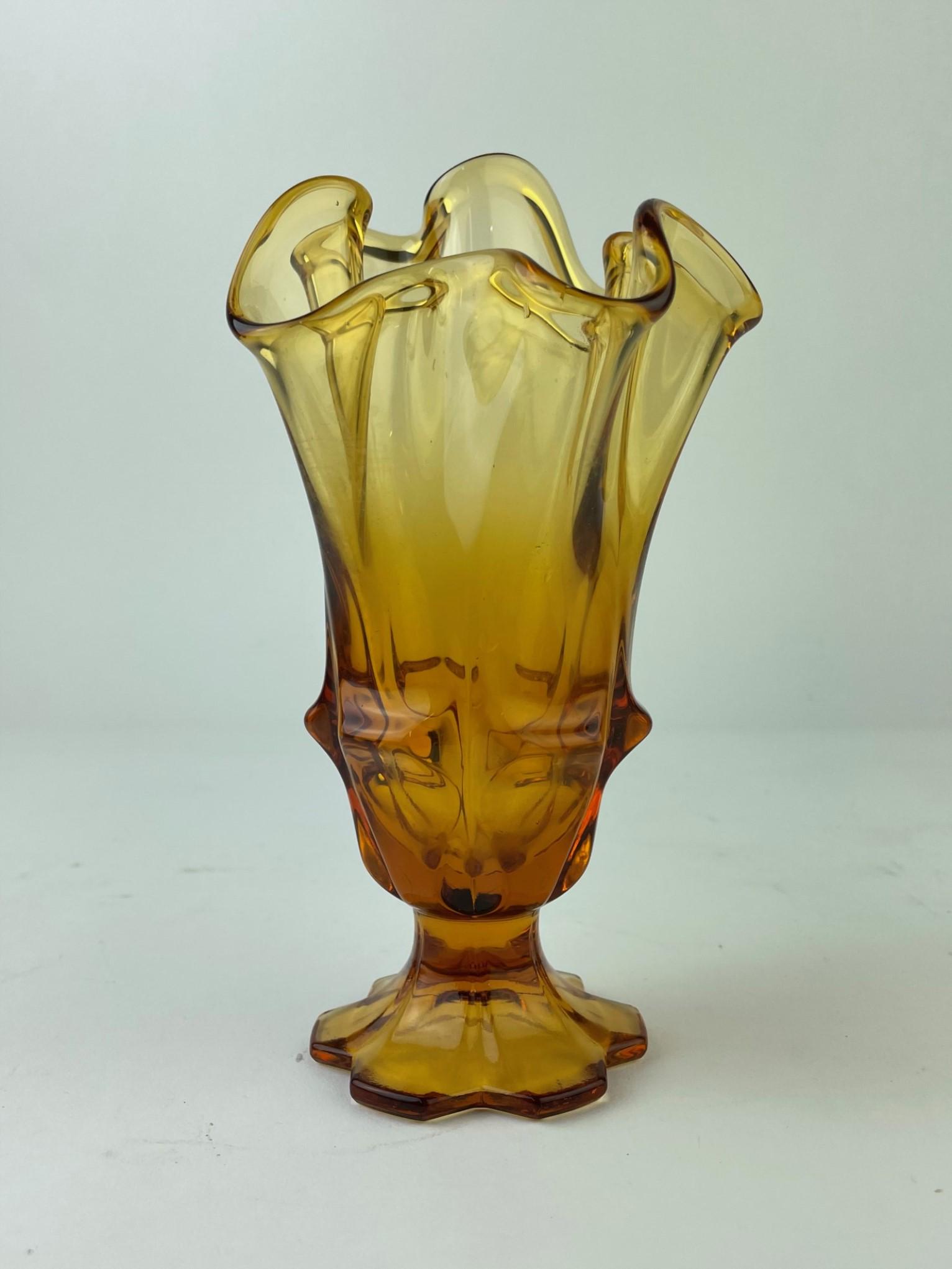Vintage Fenton Valencia handkerchief vase in amber glass. (1 of 5)