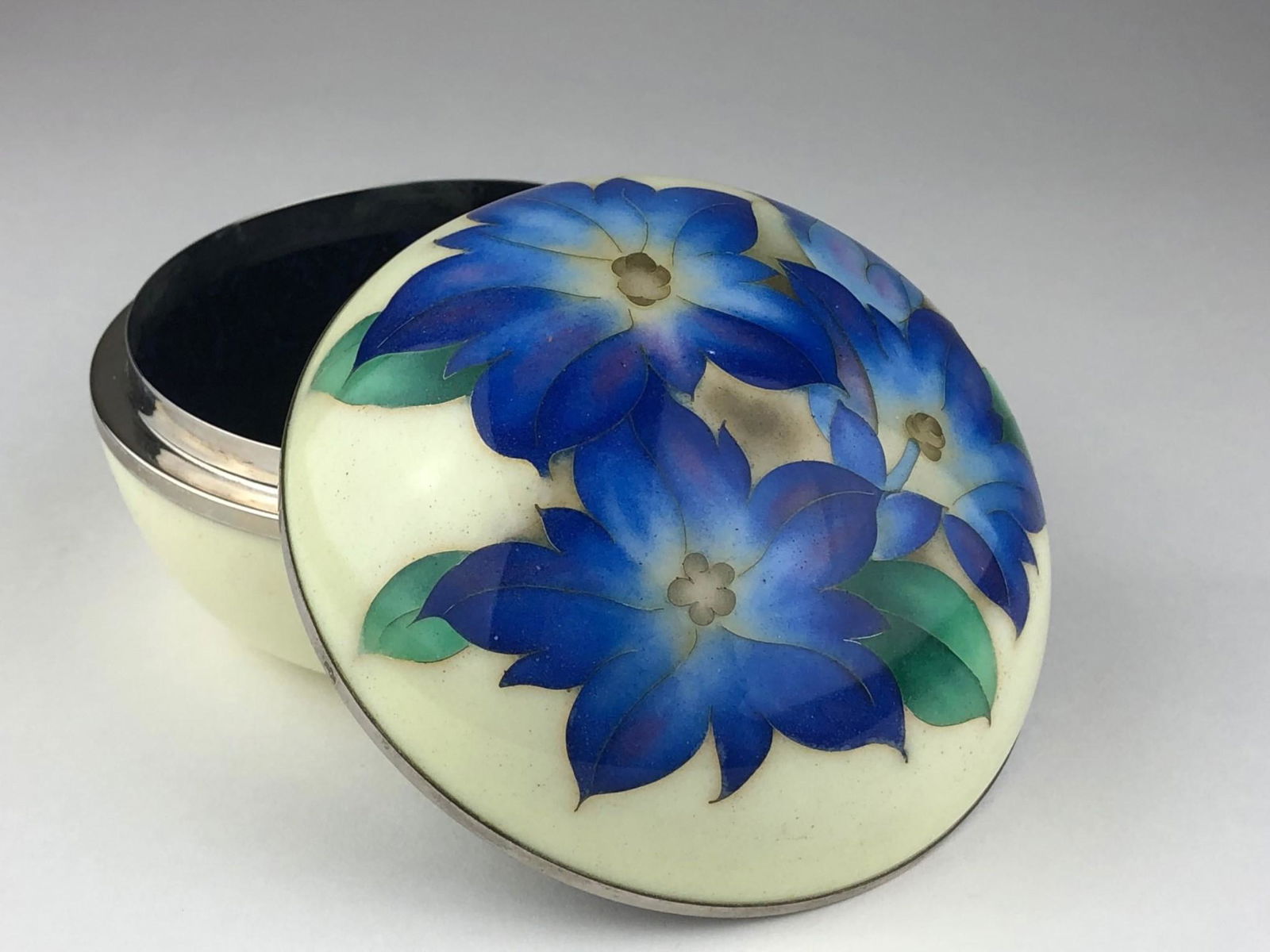 20 th century Japanese cloisonne round box with lid decorated with large flowers (1 of 5)