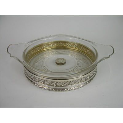 A VERY NICE STERLING SILVER AND GLASS SERVING DISH: A VERY NICE STERLING SILVER AND GLASS SERVING DISH. THE SILVER DECORATED WITH A BEAUTIFUL BAND OF FLOWERS. 11 1/2" X 9 1/4" X 2 1/4" HIGH.