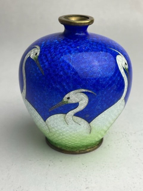 A very nice Japanese cloisonnÃ© ginbari foil vase. Meiji period decorated with white egrets (1 of 6)