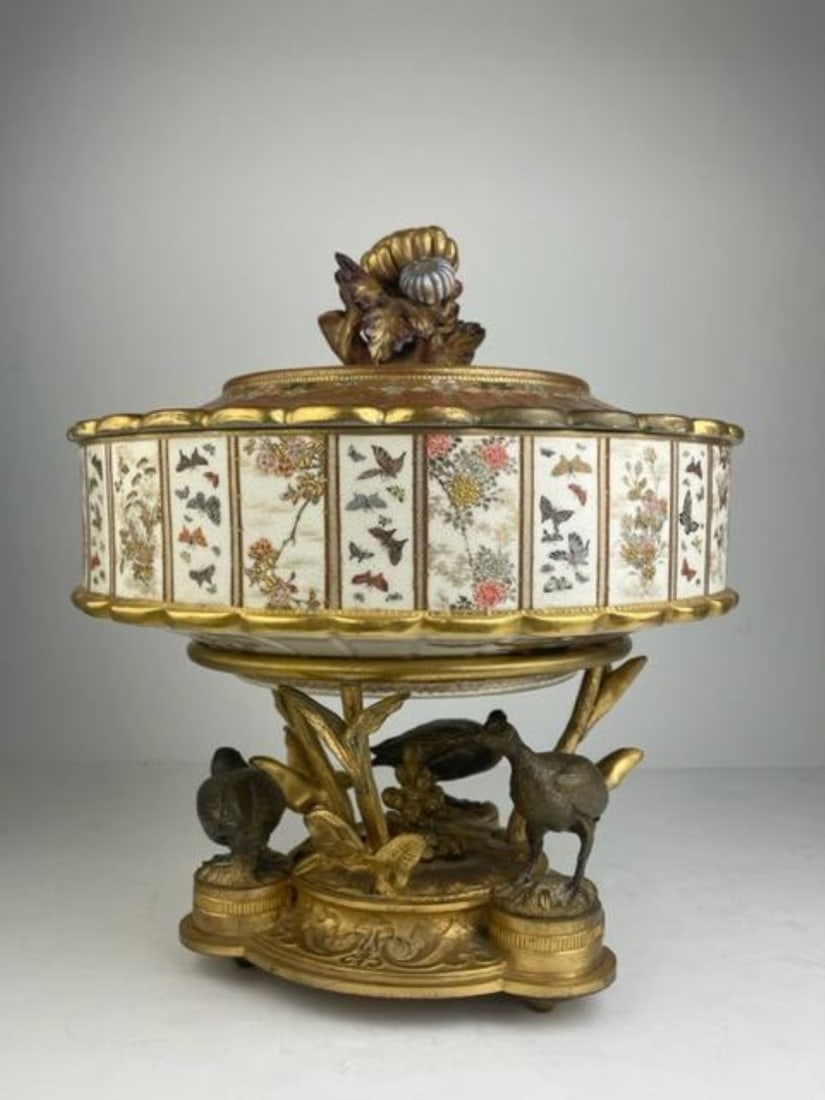 Japanese Satsuma bowl with cover and stand. (1 of 8)