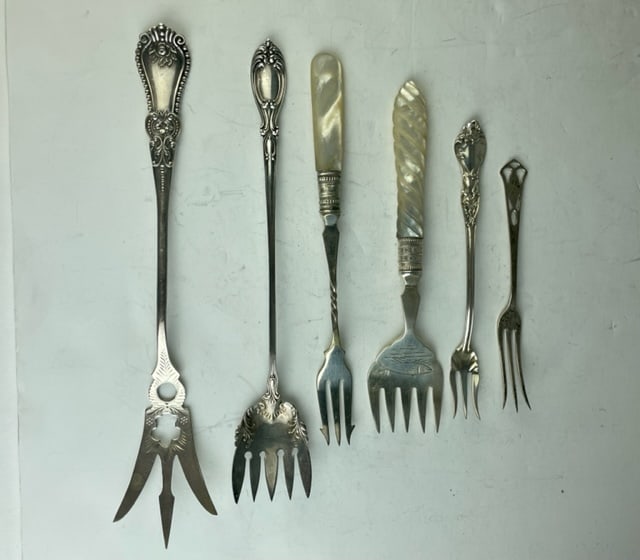 6 sterling silver forks of various patterns and sizes. (1 of 4)
