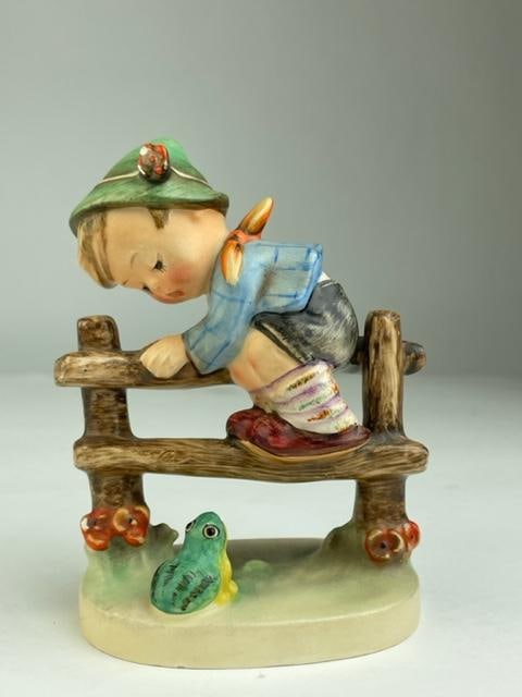 Hummel figurine 201 2/0 "Retreat to Safety". (1 of 7)
