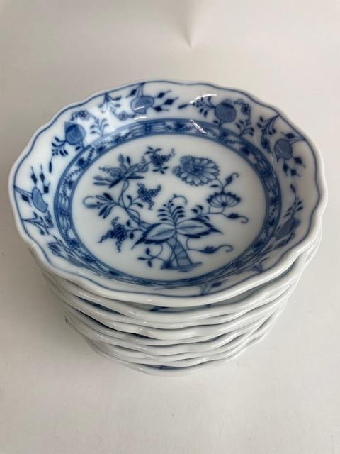 Meissen German blue onion pattern pattern 9 berry bowls. (1 of 4)