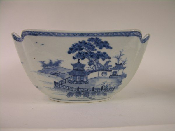 LARGE CHINESE CHIEN LING BOWL CIRCA 1796-1820. DIAM: A VERY GOOD LARGE CHINESE CHIEN LING BOWL. CIRCA 1796-1820. DIAMETER 9 1/2". HEIGHT 4 7/8".