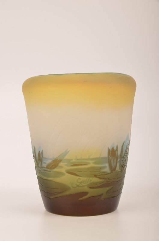 Emile Galle (French;1846-1904). Water Lilles vase. - 2