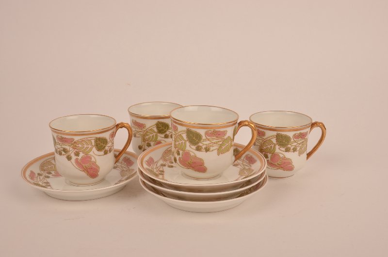 Antique Haviland Limoges France demitasse cup and: Antique Haviland Limoges France demitasse cup and saucers, set of four.