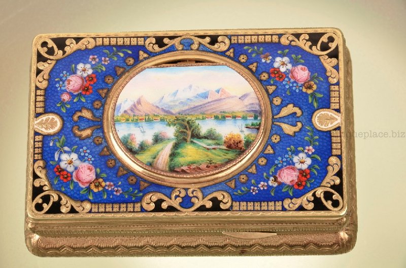Gilt metal mechanical singing box box.: Gilt metal mechanical bombe style singing bird box. When the slid bar is slid to the right a small bird rises, tweets a short song and then retreats beneath the lid and the lid closes again. Enameled 
